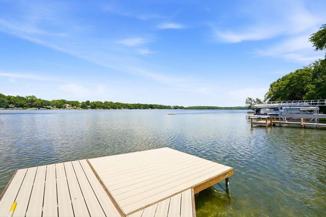 2125 N Peninsula ROAD, Oconomowoc, WI 53066