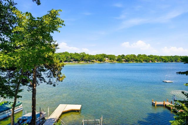2125 N Peninsula ROAD, Oconomowoc, WI 53066
