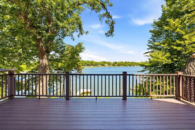 2125 N Peninsula ROAD, Oconomowoc, WI 53066
