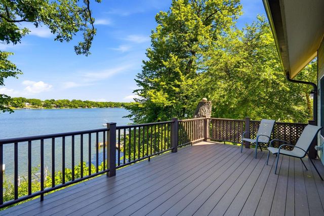 2125 N Peninsula ROAD, Oconomowoc, WI 53066