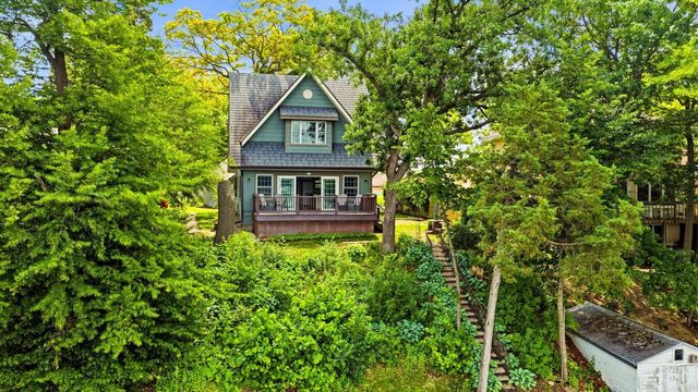 2125 N Peninsula ROAD, Oconomowoc, WI 53066
