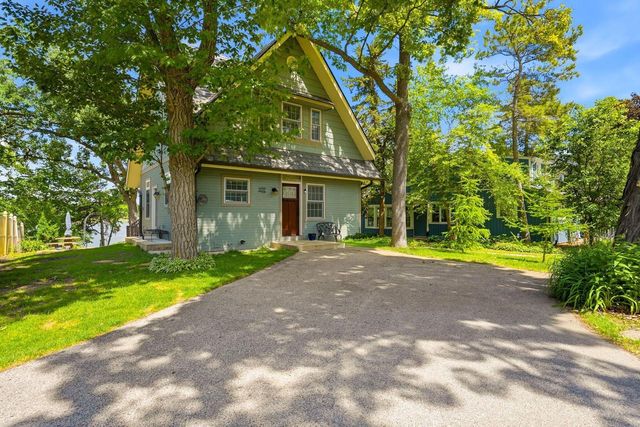 2125 N Peninsula ROAD, Oconomowoc, WI 53066