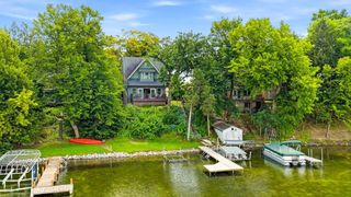 2125 N Peninsula ROAD, Oconomowoc, WI 53066