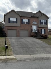 105 Buckhaven Ct, Hendersonville, TN 37075
