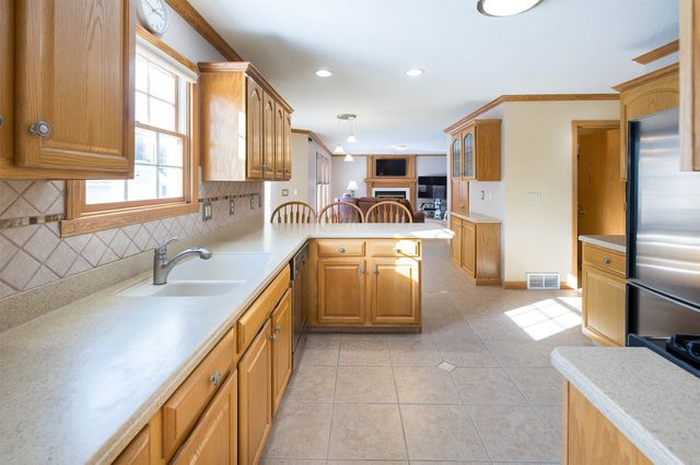 1002 BROOKS BAY Drive, Erie, PA 16505