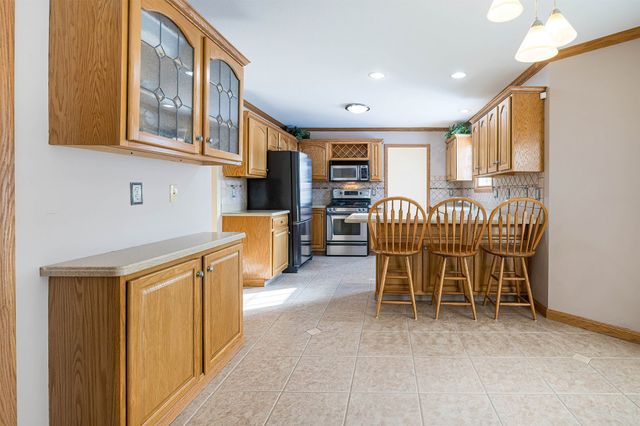 1002 BROOKS BAY Drive, Erie, PA 16505