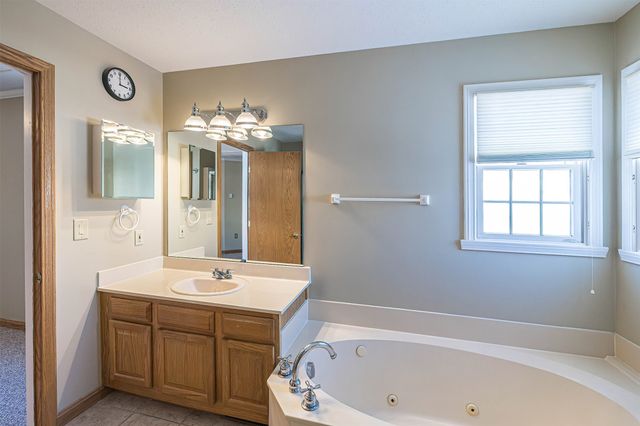 1002 BROOKS BAY Drive, Erie, PA 16505