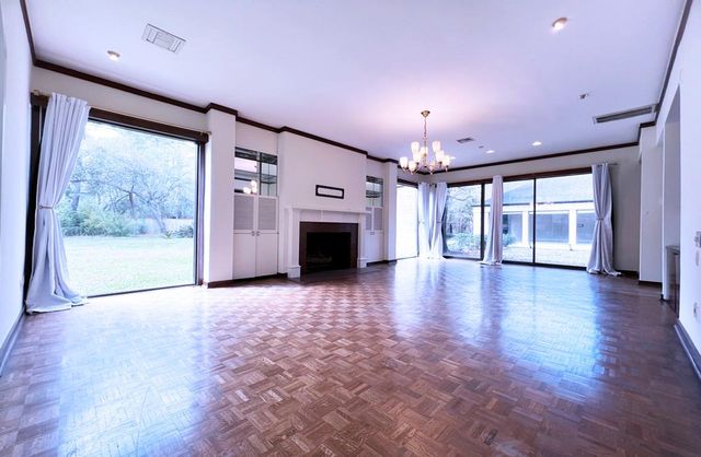 19 Windermere Lane, Houston, TX 77063
