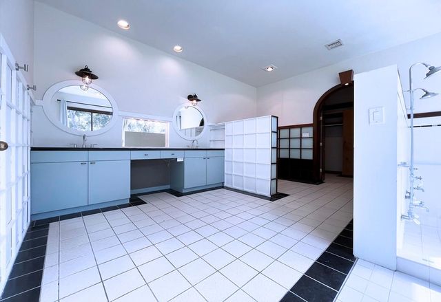 19 Windermere Lane, Houston, TX 77063