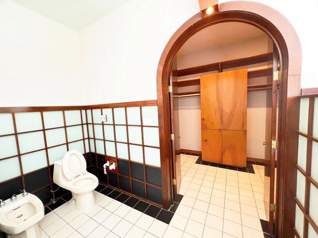 19 Windermere Lane, Houston, TX 77063