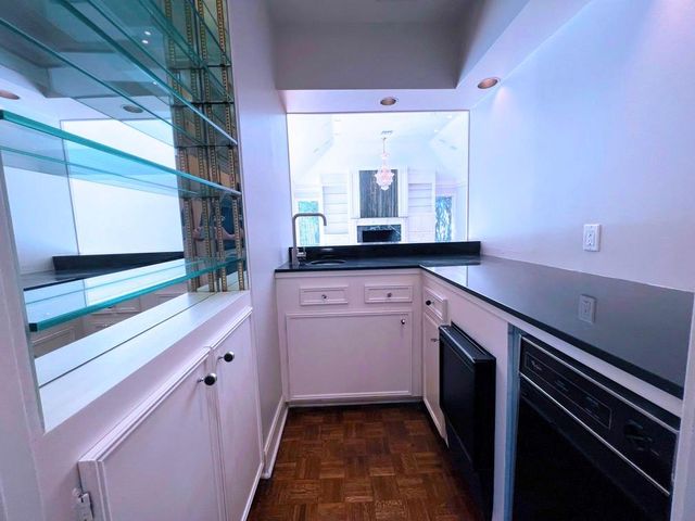 19 Windermere Lane, Houston, TX 77063