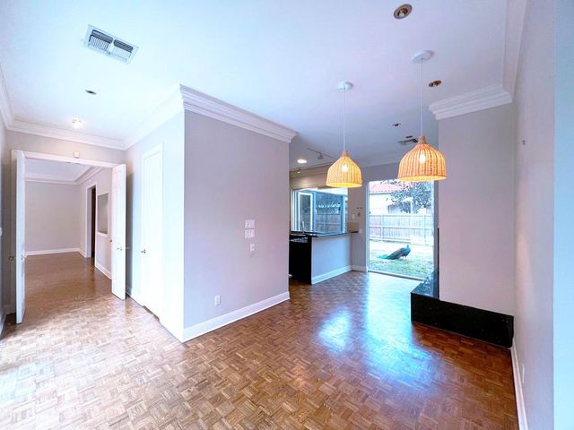 19 Windermere Lane, Houston, TX 77063