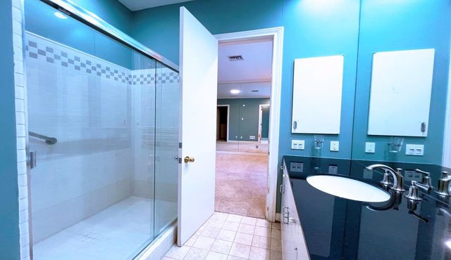 19 Windermere Lane, Houston, TX 77063