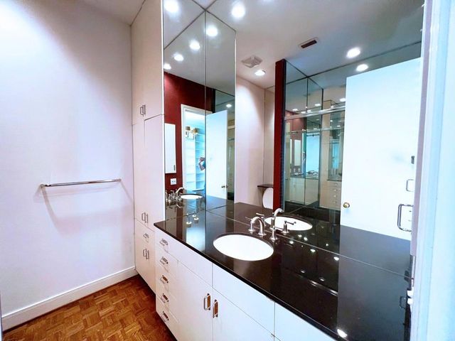 19 Windermere Lane, Houston, TX 77063