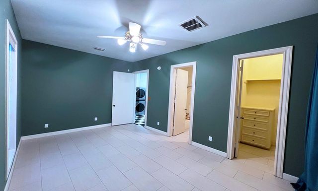 19 Windermere Lane, Houston, TX 77063