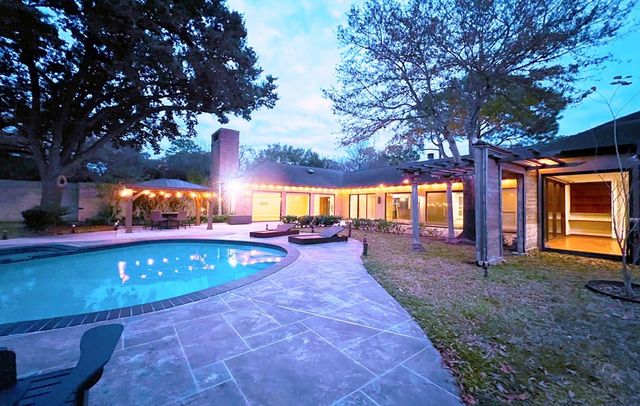 19 Windermere Lane, Houston, TX 77063
