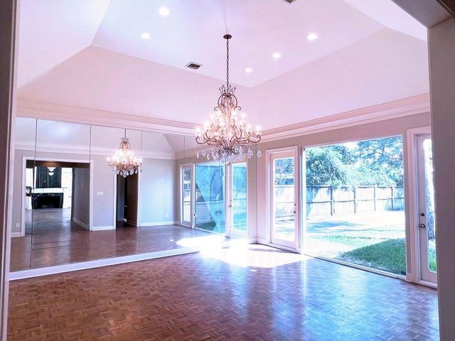 19 Windermere Lane, Houston, TX 77063