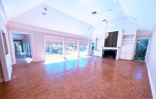 19 Windermere Lane, Houston, TX 77063