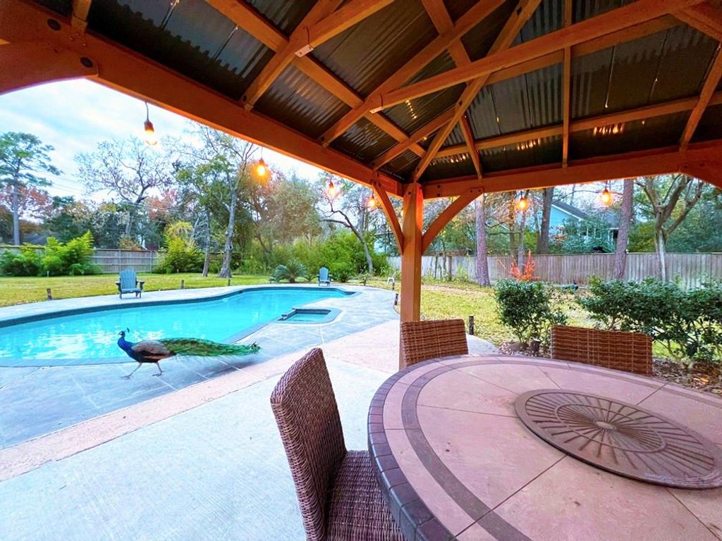 19 Windermere Lane, Houston, TX 77063