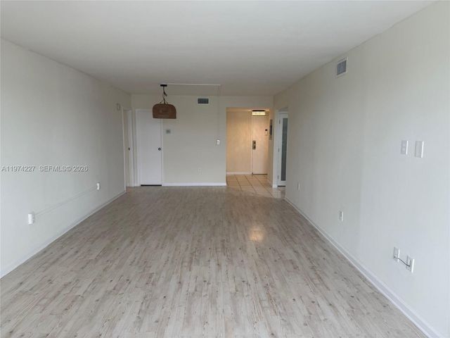 925 N Halifax 102 102, Daytona Beach, FL 32118