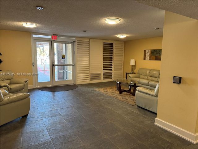 925 N Halifax 102 102, Daytona Beach, FL 32118