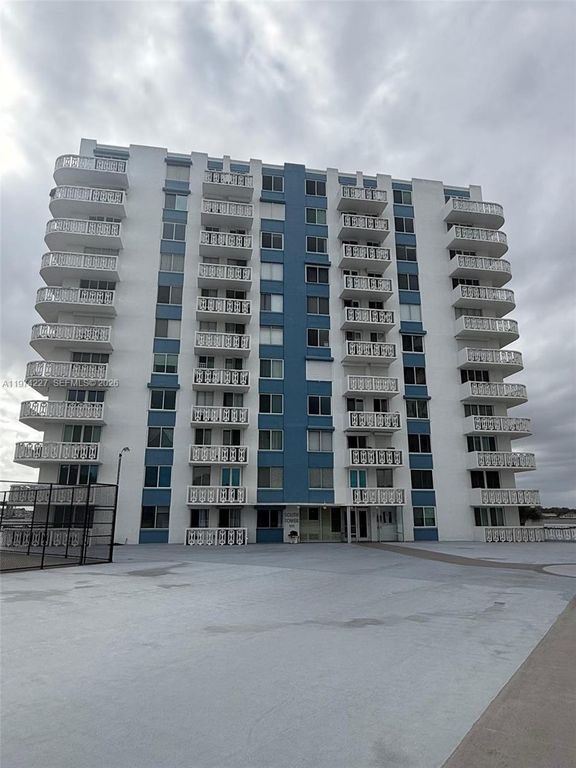 925 N Halifax 102 102, Daytona Beach, FL 32118