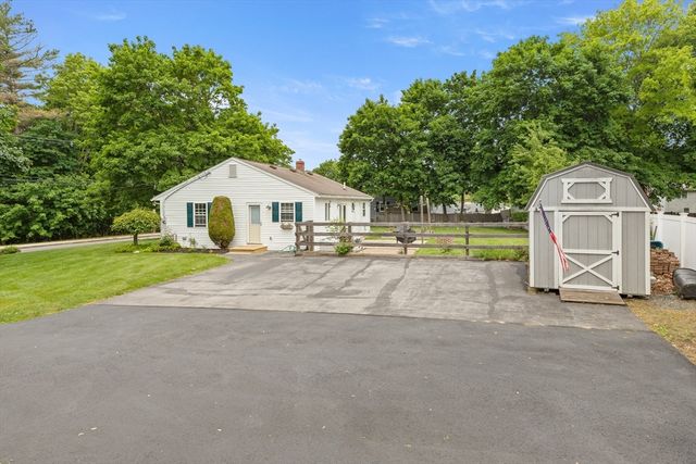 192 School Street, Groveland, MA 01834