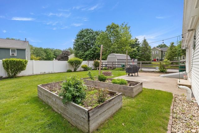 192 School Street, Groveland, MA 01834