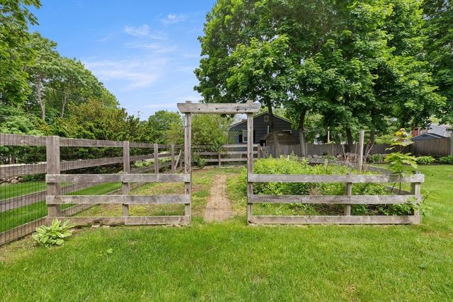 192 School Street, Groveland, MA 01834