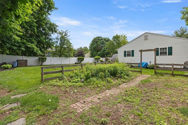 192 School Street, Groveland, MA 01834