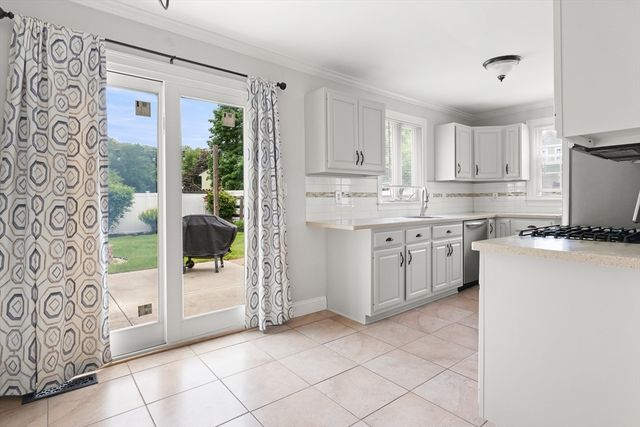 192 School Street, Groveland, MA 01834