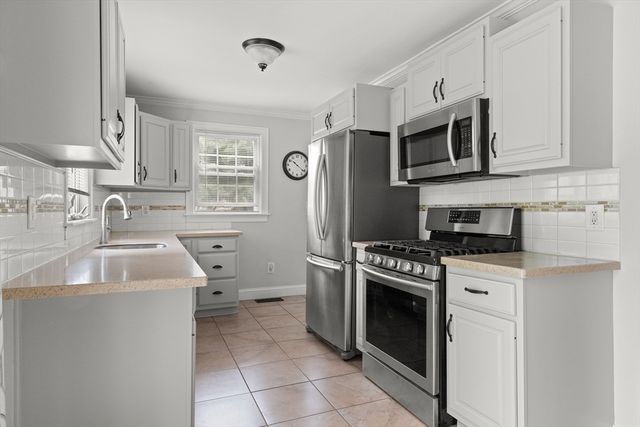 192 School Street, Groveland, MA 01834
