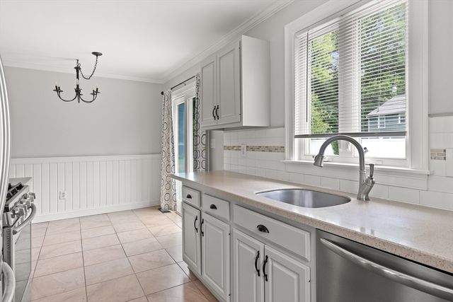 192 School Street, Groveland, MA 01834