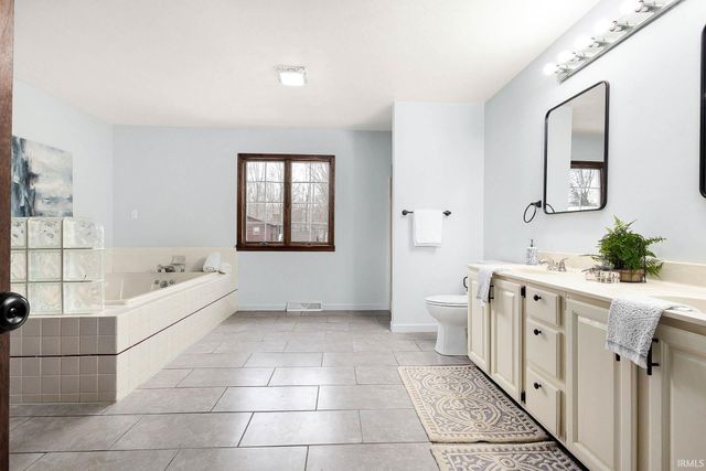 17470 Skyline Drive, South Bend, IN 46614