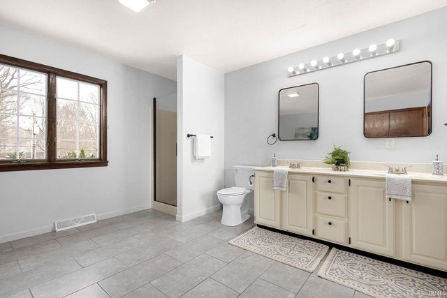 17470 Skyline Drive, South Bend, IN 46614