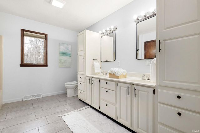 17470 Skyline Drive, South Bend, IN 46614