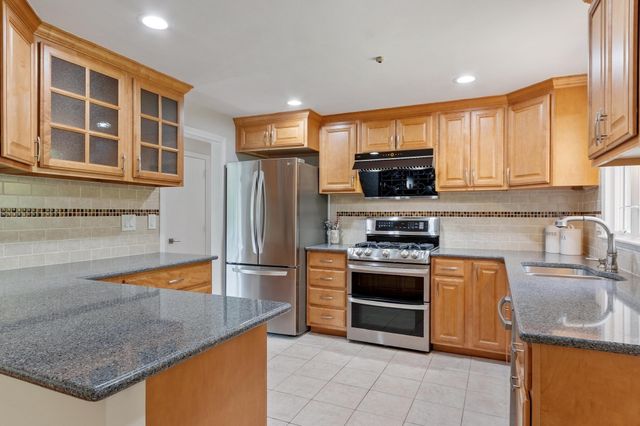 18 Cowdrey Ln, Acton, MA 01720