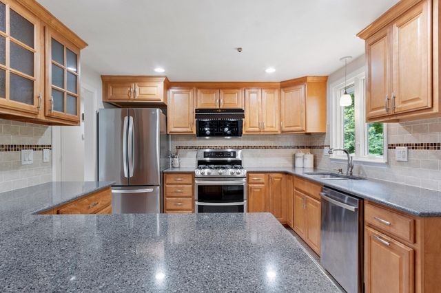 18 Cowdrey Ln, Acton, MA 01720
