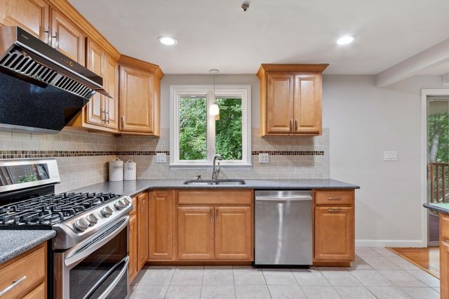 18 Cowdrey Ln, Acton, MA 01720