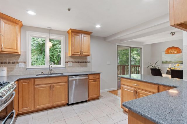 18 Cowdrey Ln, Acton, MA 01720