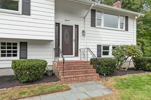 18 Cowdrey Ln, Acton, MA 01720