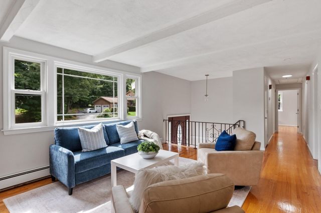 18 Cowdrey Ln, Acton, MA 01720