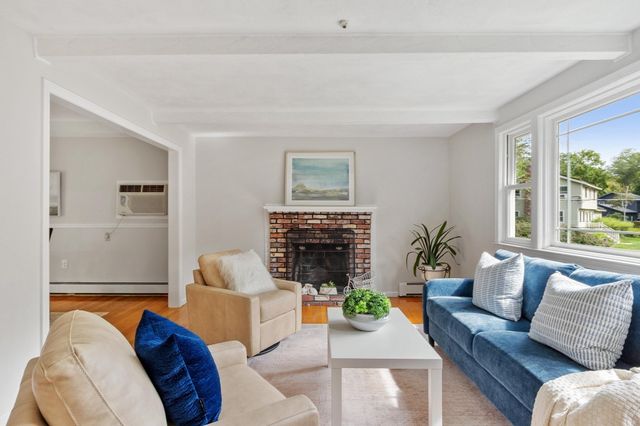 18 Cowdrey Ln, Acton, MA 01720