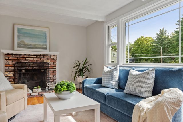 18 Cowdrey Ln, Acton, MA 01720