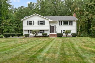 18 Cowdrey Ln, Acton, MA 01720
