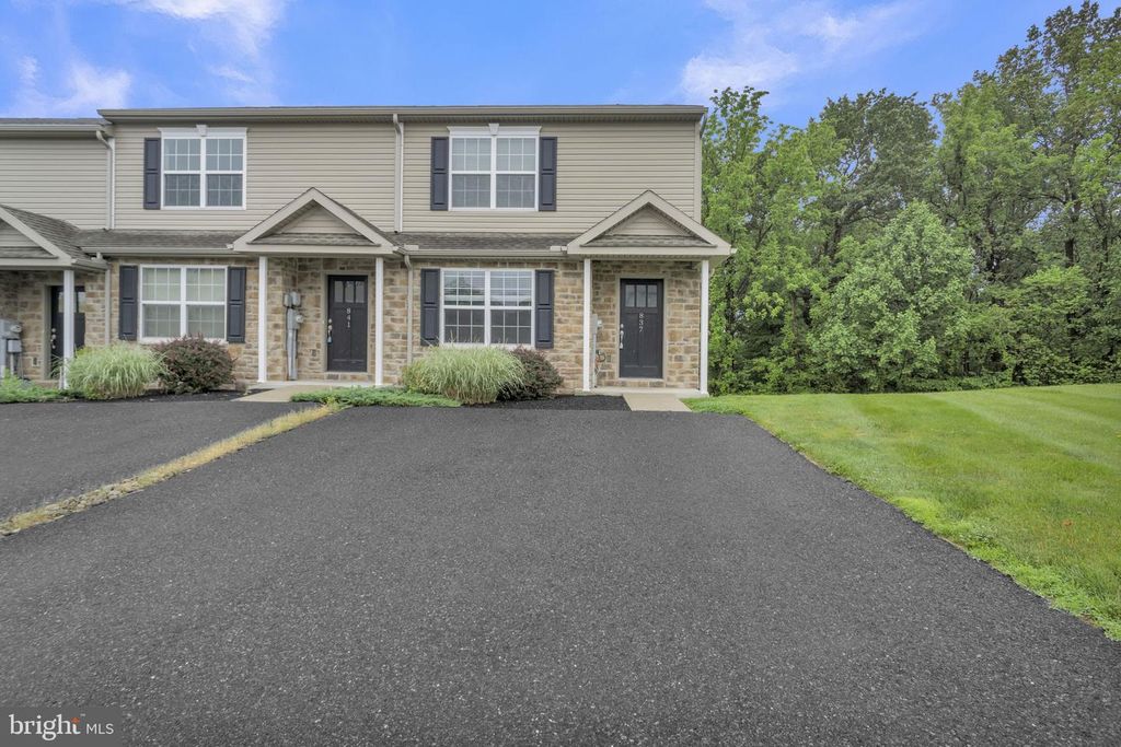 837 GREGS DR, Harrisburg, PA 17111