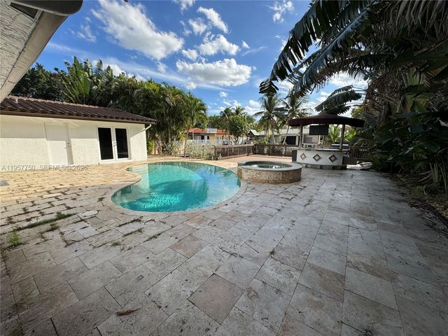 5920 SW 14th St, Plantation, FL 33317