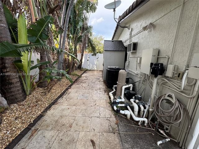 5920 SW 14th St, Plantation, FL 33317