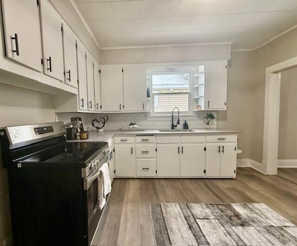 415 W Forest Avenue, Muskegon, MI 49441