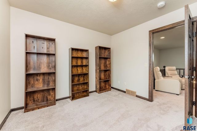 7121 S Bridger Pl Place, Sioux Falls, SD 57108